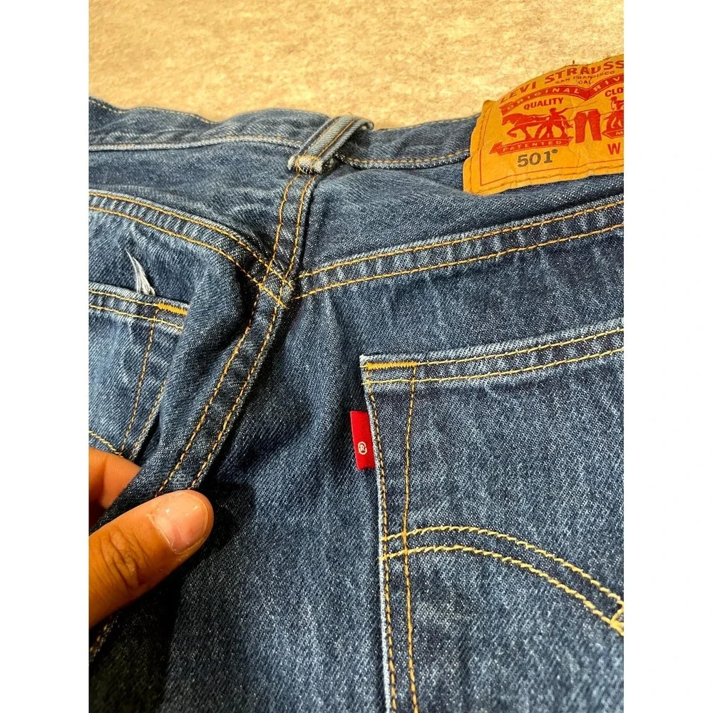 Levi's 501 Original Straight Jeans Mens 31x32‎ Blue Denim Button Fly Authentic